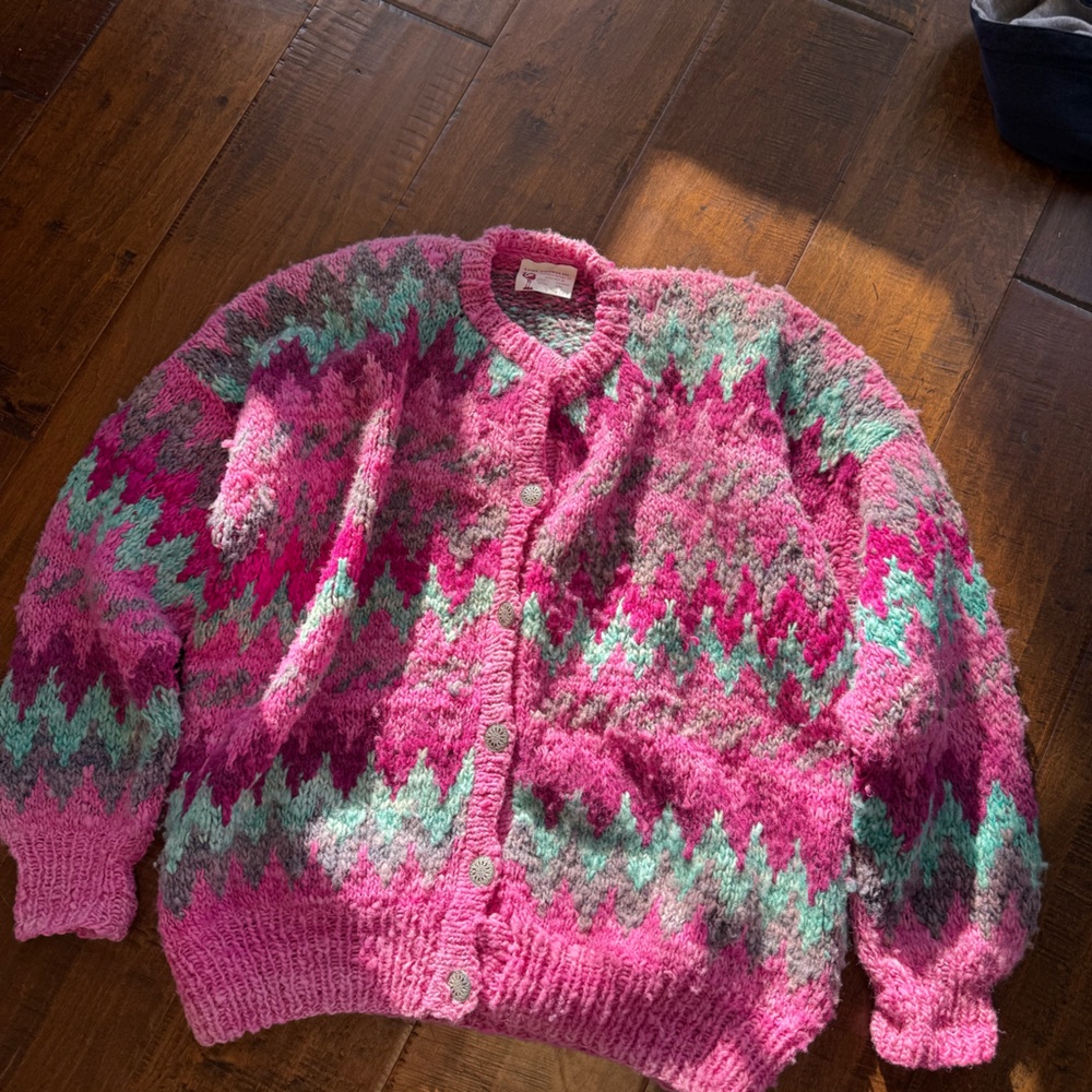 Nandú Pink and Green Zigzag Cardigan
